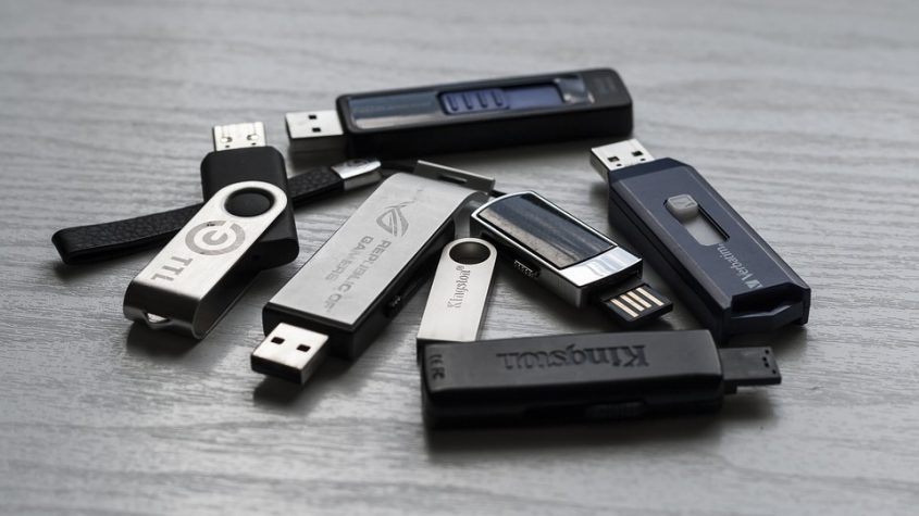 memory stick 1267620 960 720